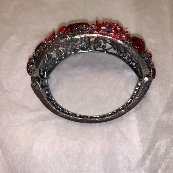 Red Flower bracelet - Picture 4 of 4